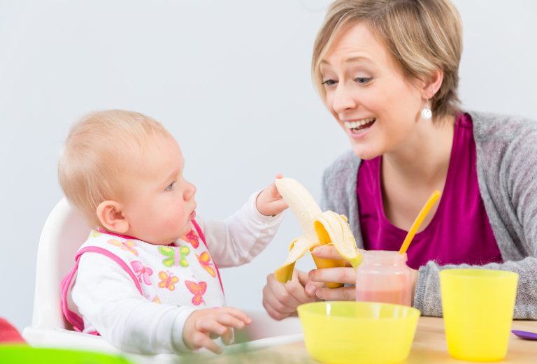 When to Start Solids: A Parent’s Guide to Introducing Solid Foods