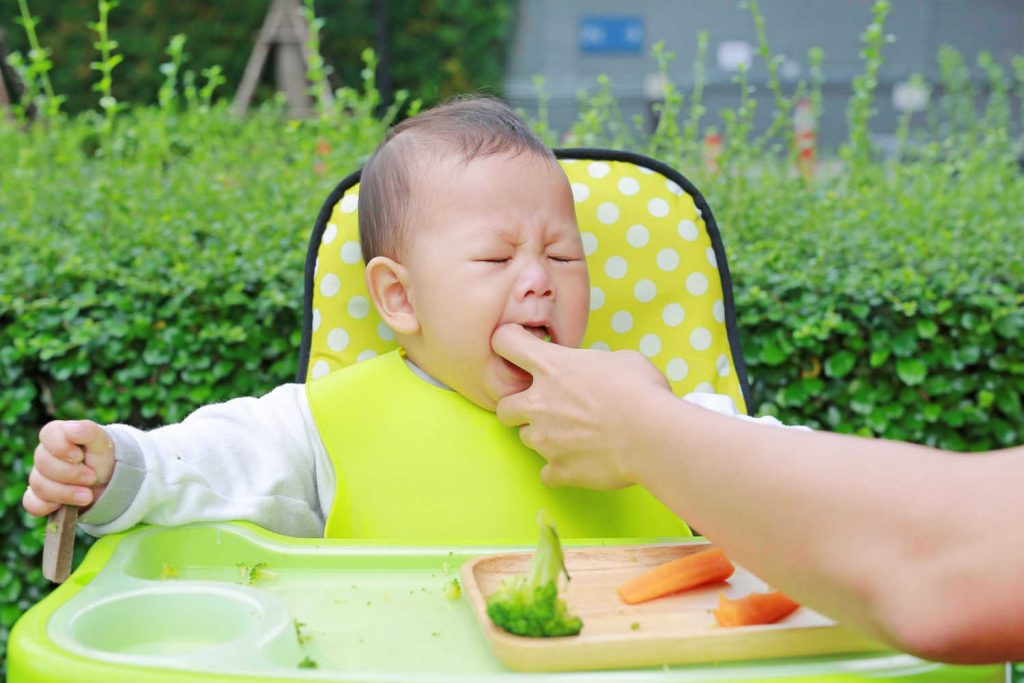reasons why your baby might be choking during feedings