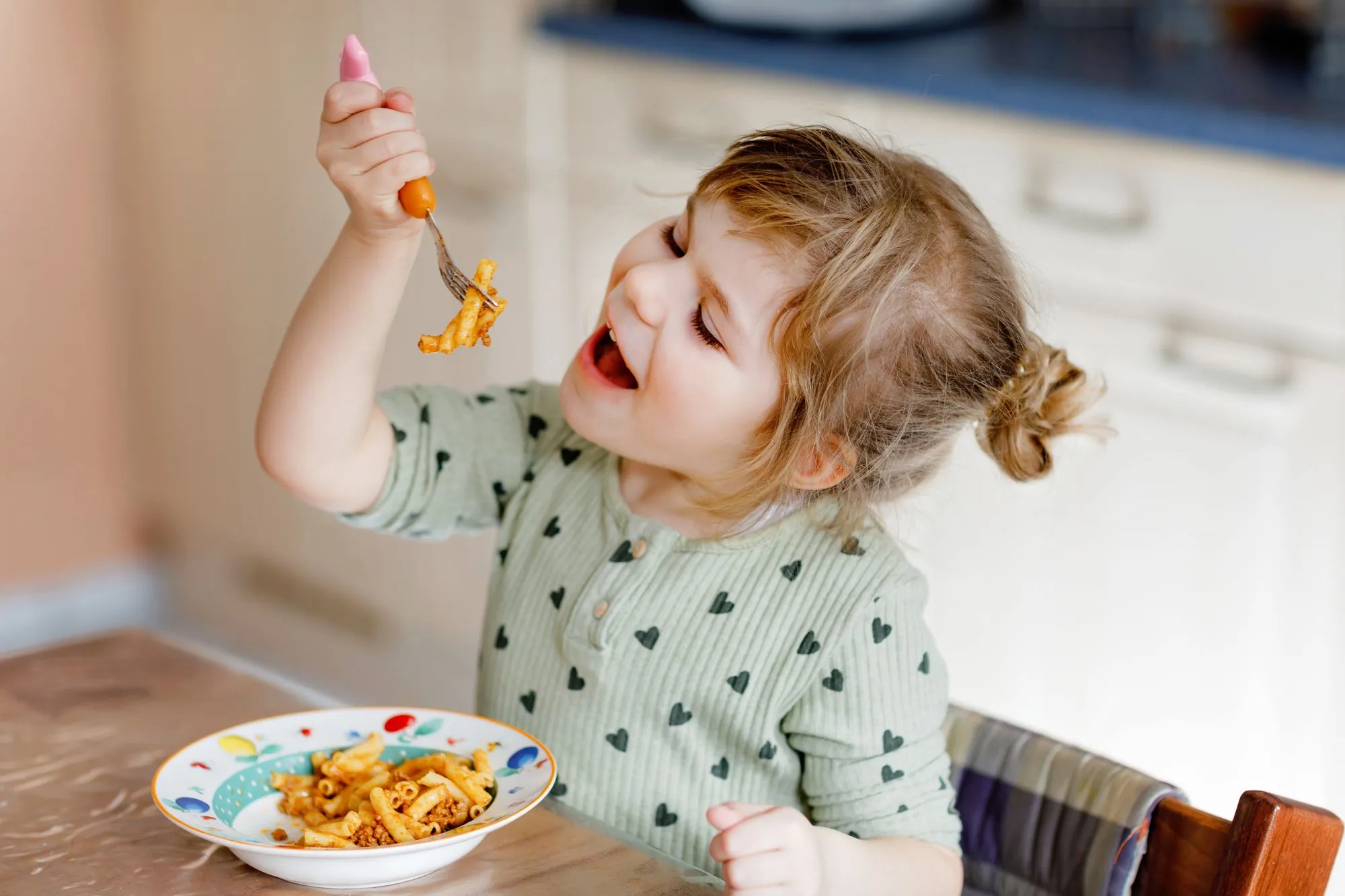 How Can I Successfully Manage Mealtime with My Toddler